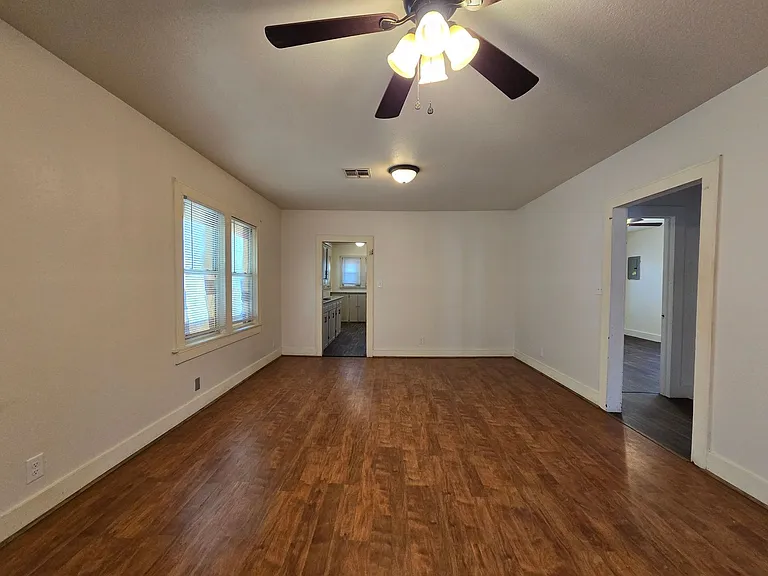617 N Bonita Ave — Photo 9