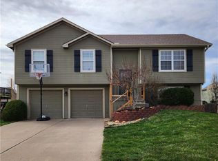 11504 N Manning Ave, Kansas City, MO 64157