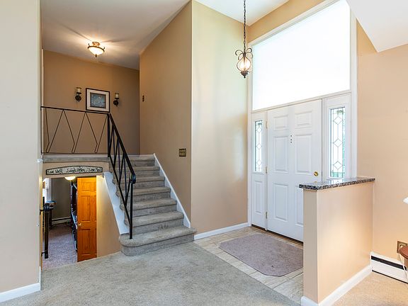 3rd image of 25 Jacalyn Dr