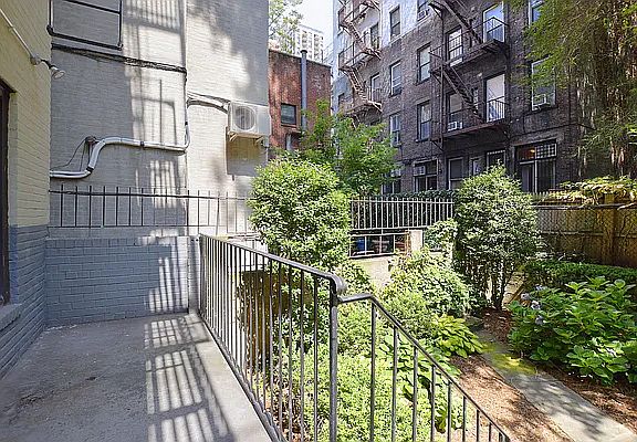 5th image of 227 E 83rd St APT 1C