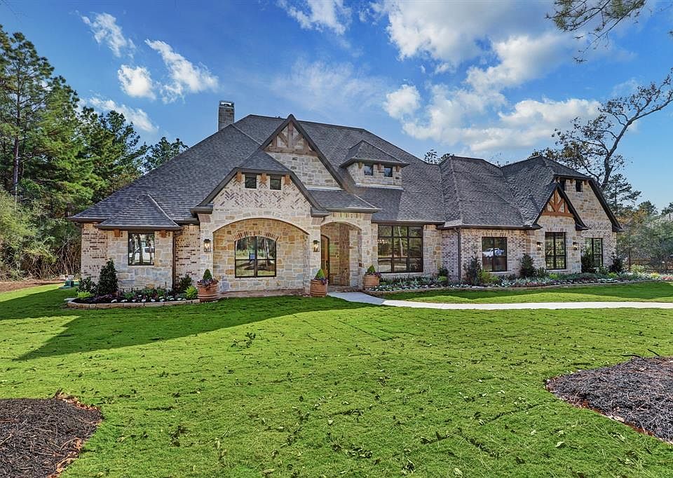 Welcome to 12827 Winding Trail in the gated, master planned community of Crown Ranch
