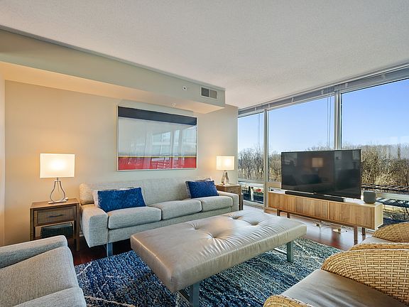4th image of 9715 Woods Dr Unit 610