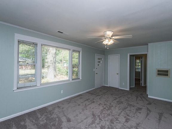 3rd image of 2703 N Oakridge Cir