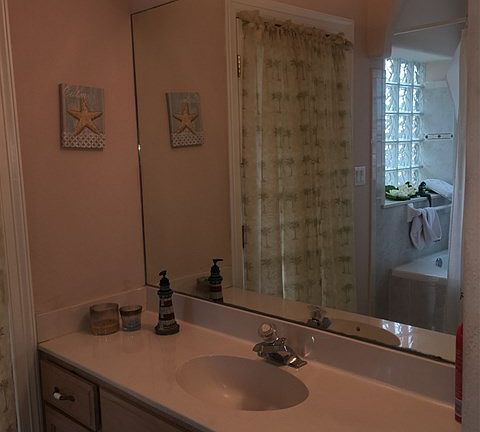 5th image of 112 E Pike St #1
