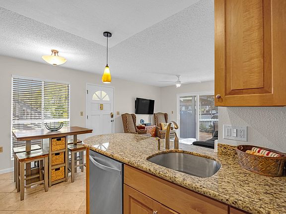 4th image of 160 Keonekai Rd APT 16-102