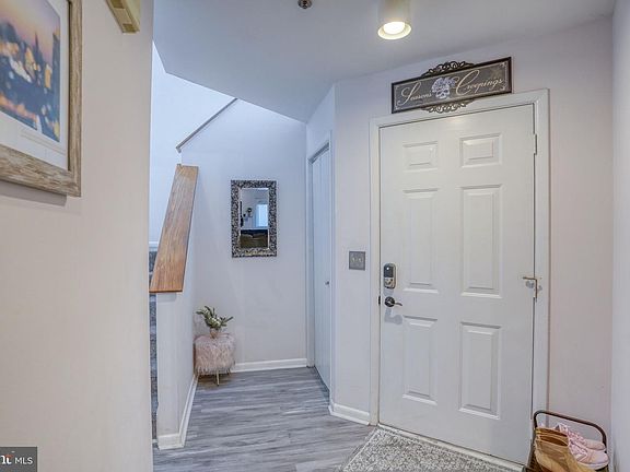 5th image of 408 Margit Ct