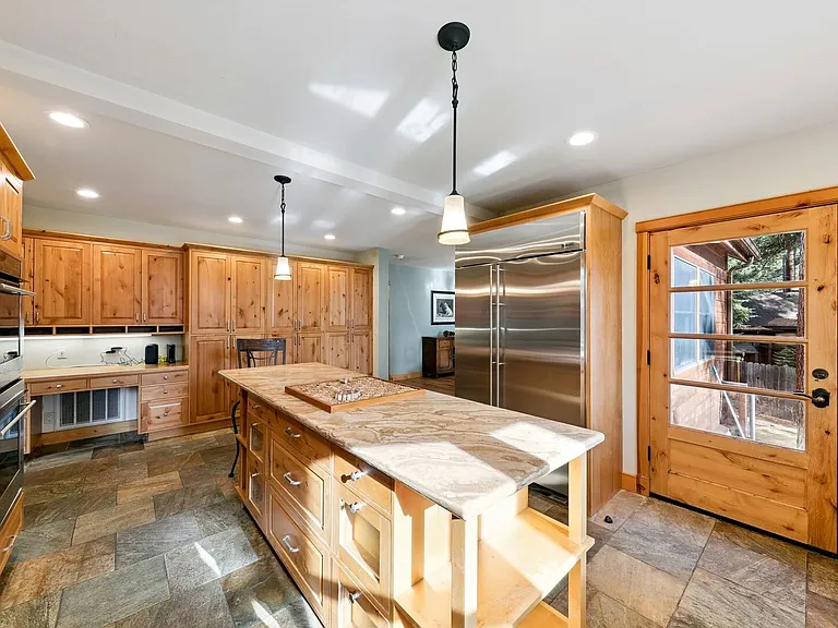 458 Center St — Photo 25