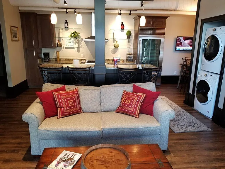 275 S Limestone St #115 — Photo 15