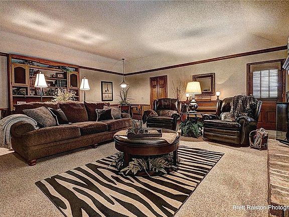 5th image of 1422 E Oaks Manor Dr