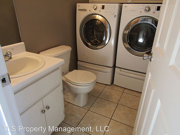 5th image of 158 Woodmere Dr #1