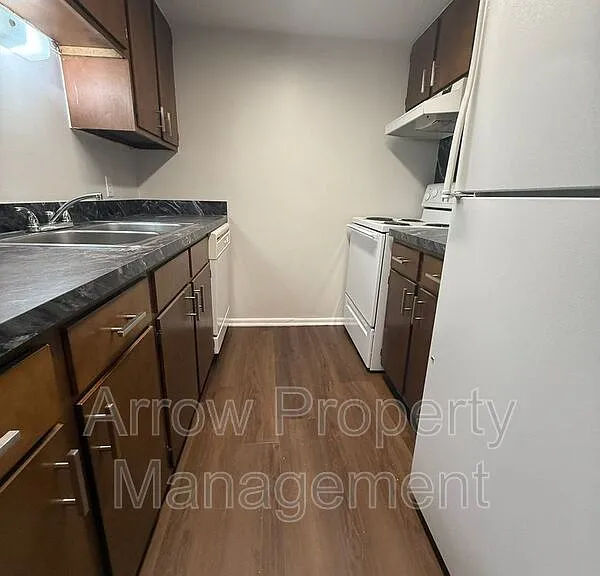 2338 Lynn St #12 — Photo 4