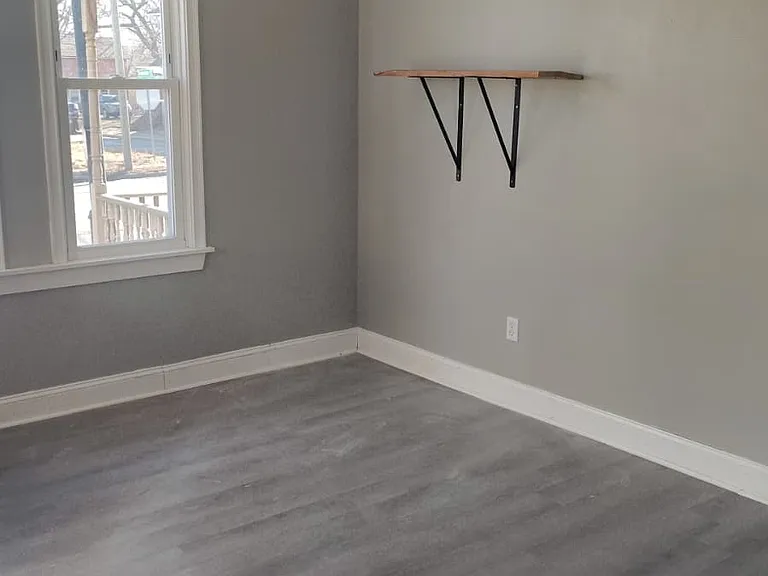 949 Kishwaukee St #1 — Photo 5