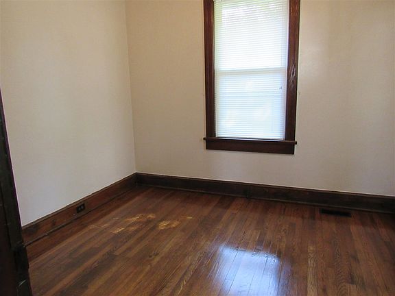 4th image of 212 Lincoln Ave