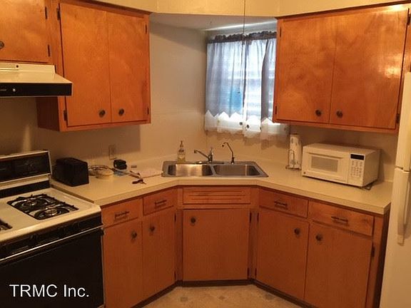 4th image of 2742 Prescott St