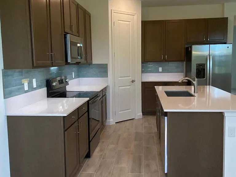 9001 Zevon Ct — Photo 5