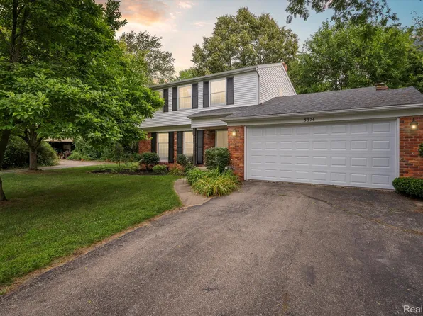 5374 Apple Hill Ct, Flushing, MI 48433