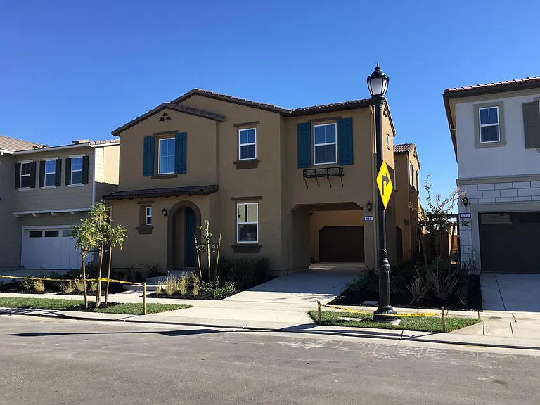 950 S Sophia St — Photo 6