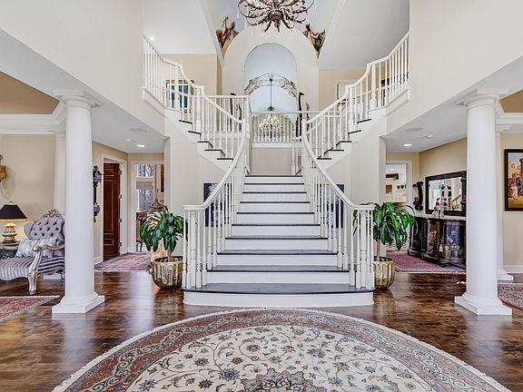 4th image of 13931 Whispering Ct NW