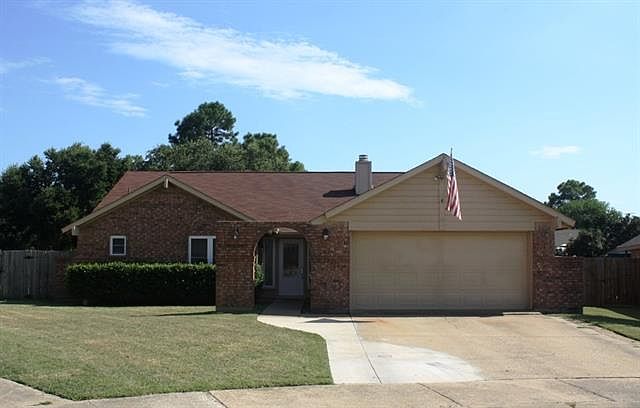 1st image of 10 Tanglewood Dr