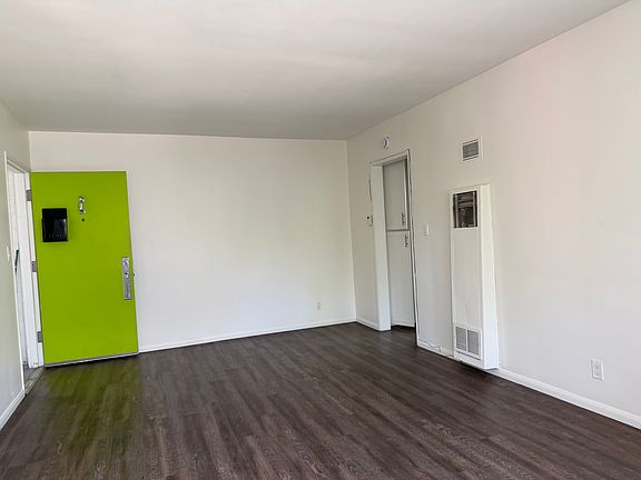 3rd image of 2700 Abbot Kinney Blvd APT 8