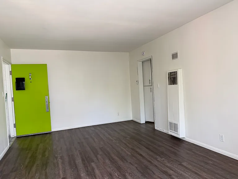 2700 Abbot Kinney Blvd #8 — Photo 3