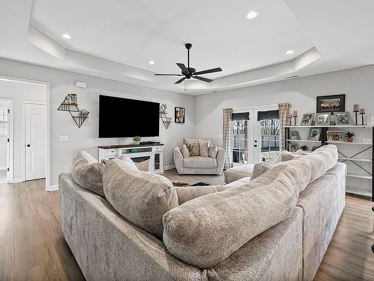 1819 Lexington Ave — Photo 6