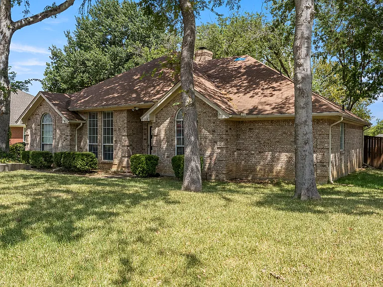 3715 Dahlia Dr — Photo 3