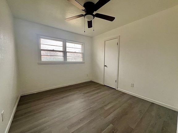 5th image of 704 E Yucca Ln