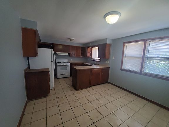 3rd image of 13910 S Chippewa Ave #1