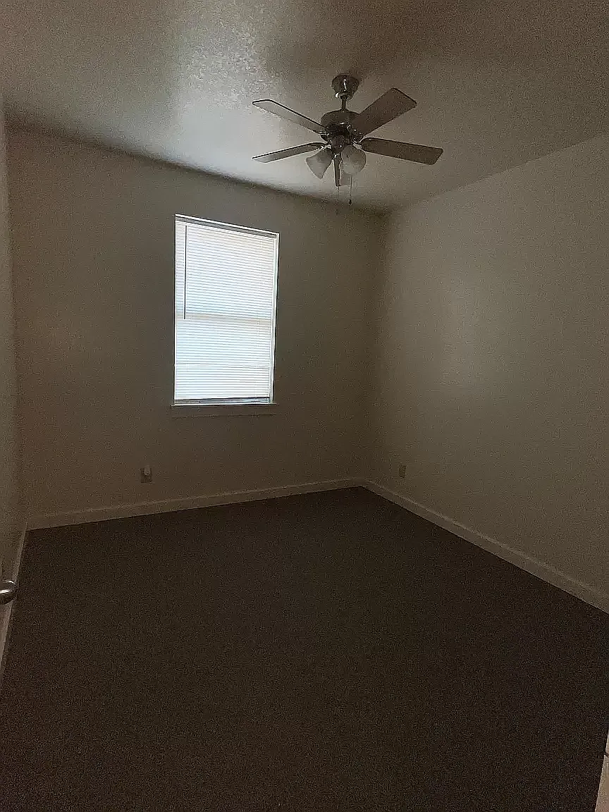 2 bed, 1000 sqft, $1,050 — Photo 4
