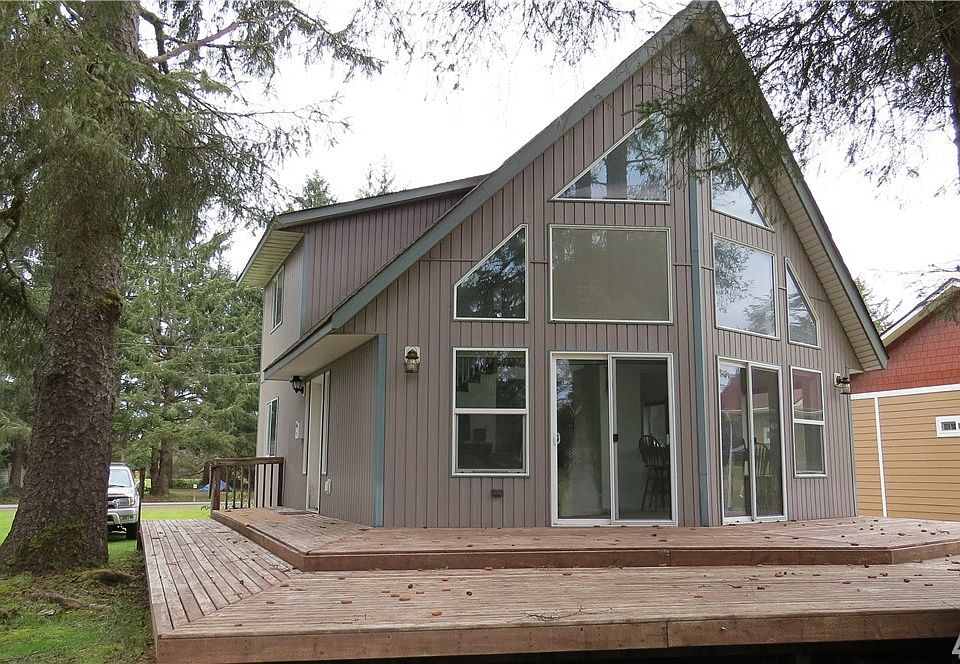1st image of 158 Octopus Ave NE