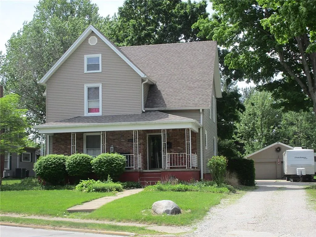 1401 E Main St photo 1
