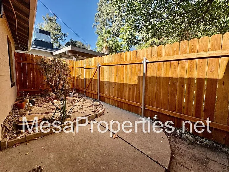 1480 N Mills Ave #BACK HOUSE — Photo 14