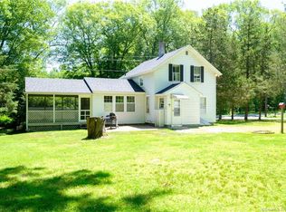 105 River Rd, Putnam, CT 06260