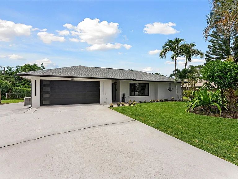 3313 Sherwood Blvd — Photo 1