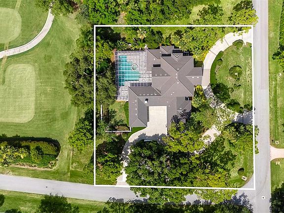 5th image of 916 MACEWEN DRIVE