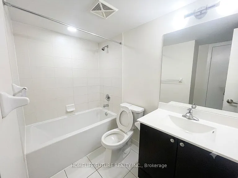 181 Village Green Sq #821 — Photo 14
