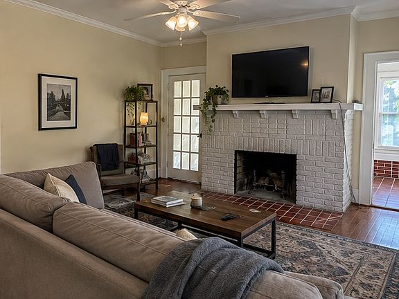 3rd image of 1292 Oxford Rd #1