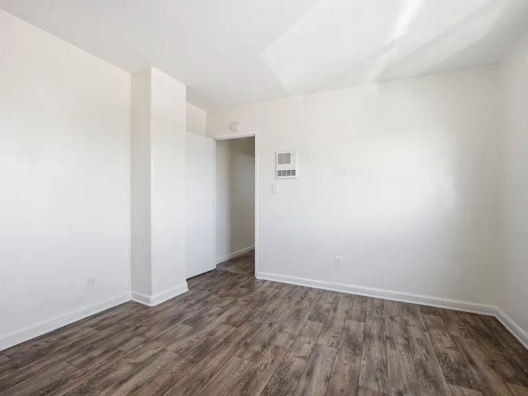 635 Emory St #8 — Photo 11