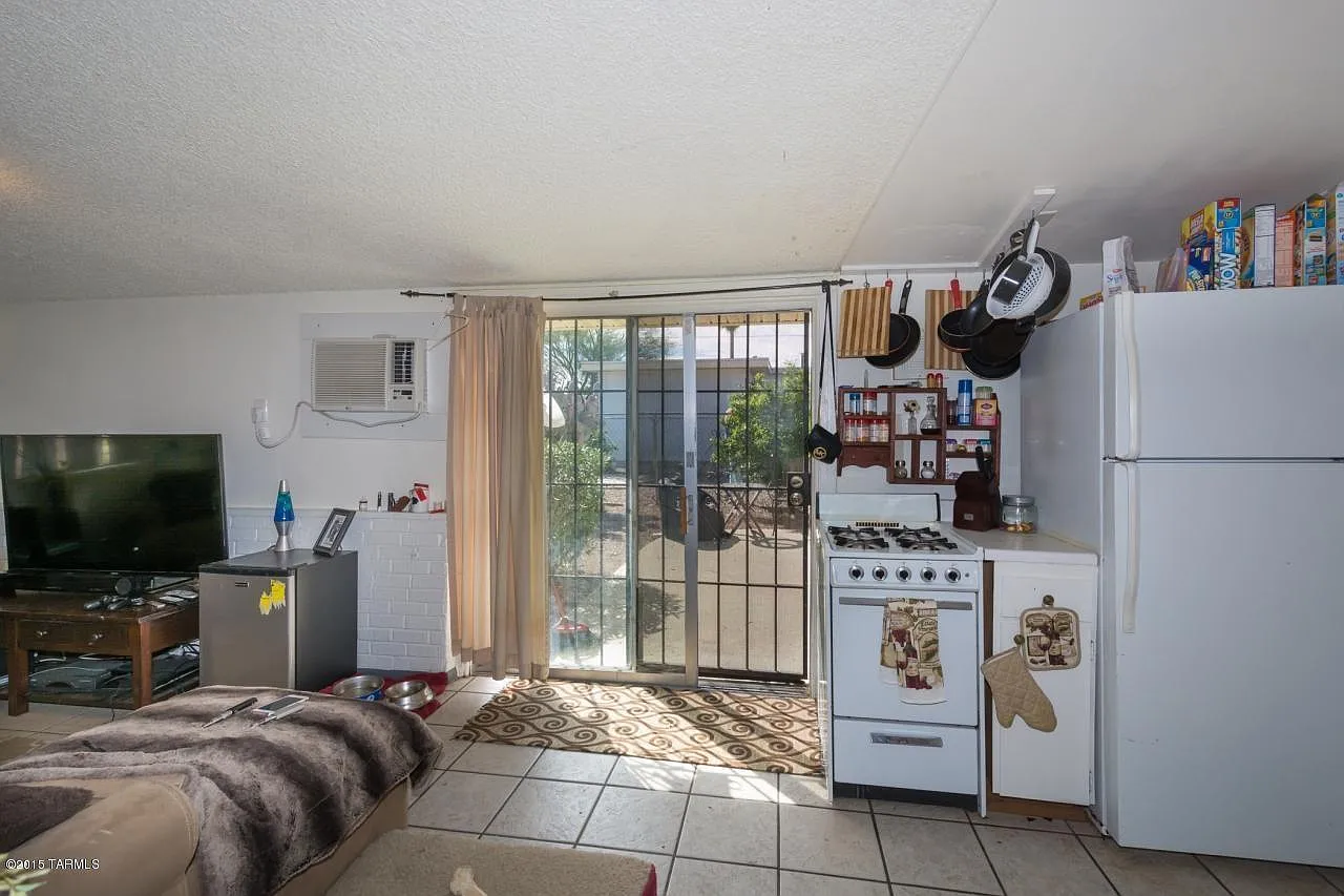 1322 E Lee St — Photo 4