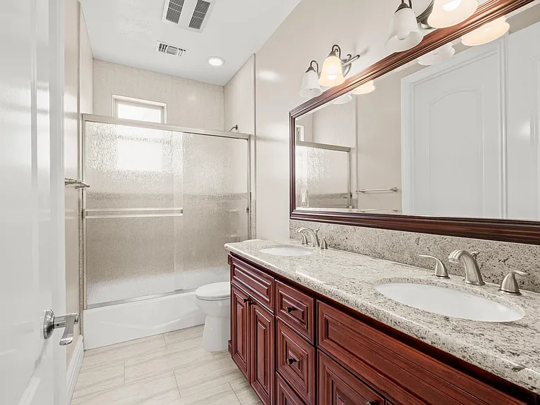 2412 Huntington Ln #A — Photo 12