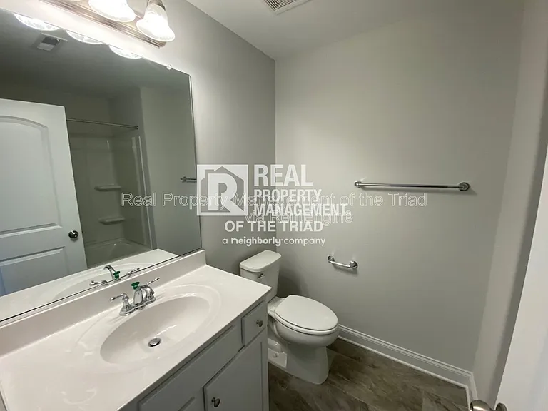 4332 Holstein Dr — Photo 10