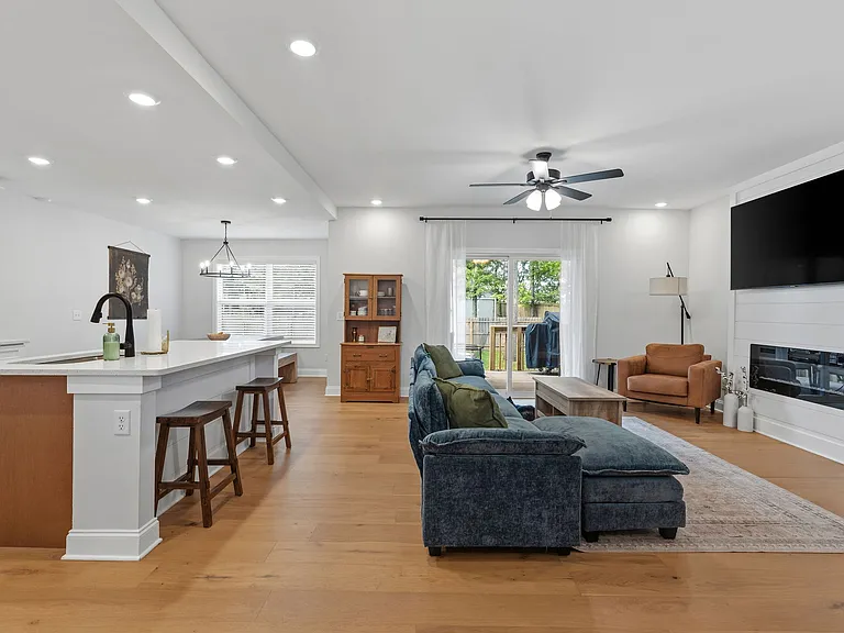668 Pleasant Meadow Ln — Photo 12