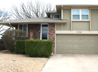 1726 Fairway Dr, Augusta, KS 67010