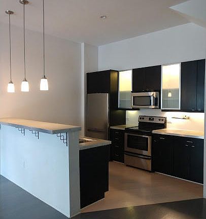 3rd image of 2121 Columbia St #2