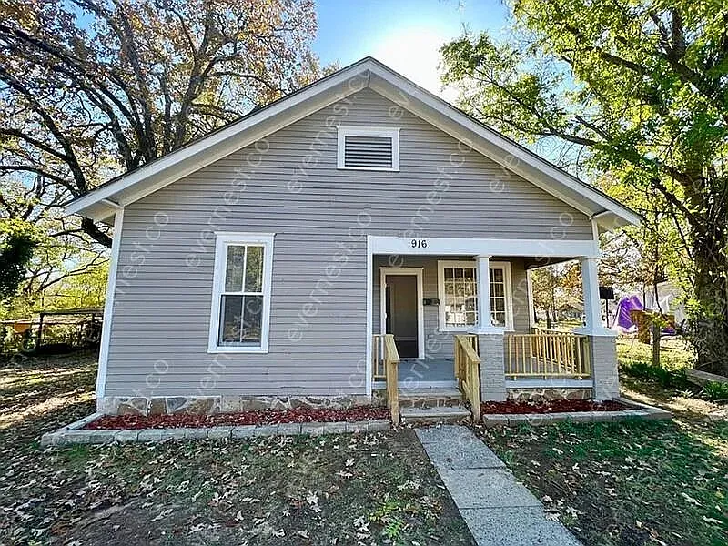 3 bed, 2.0 bath, 1222 sqft, $1,225 — Photo 2