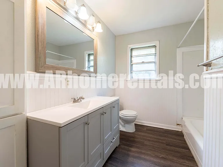 421 Angus St — Photo 4