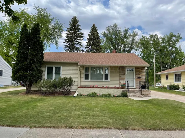 77 16th Ave N, Fargo, ND 58102