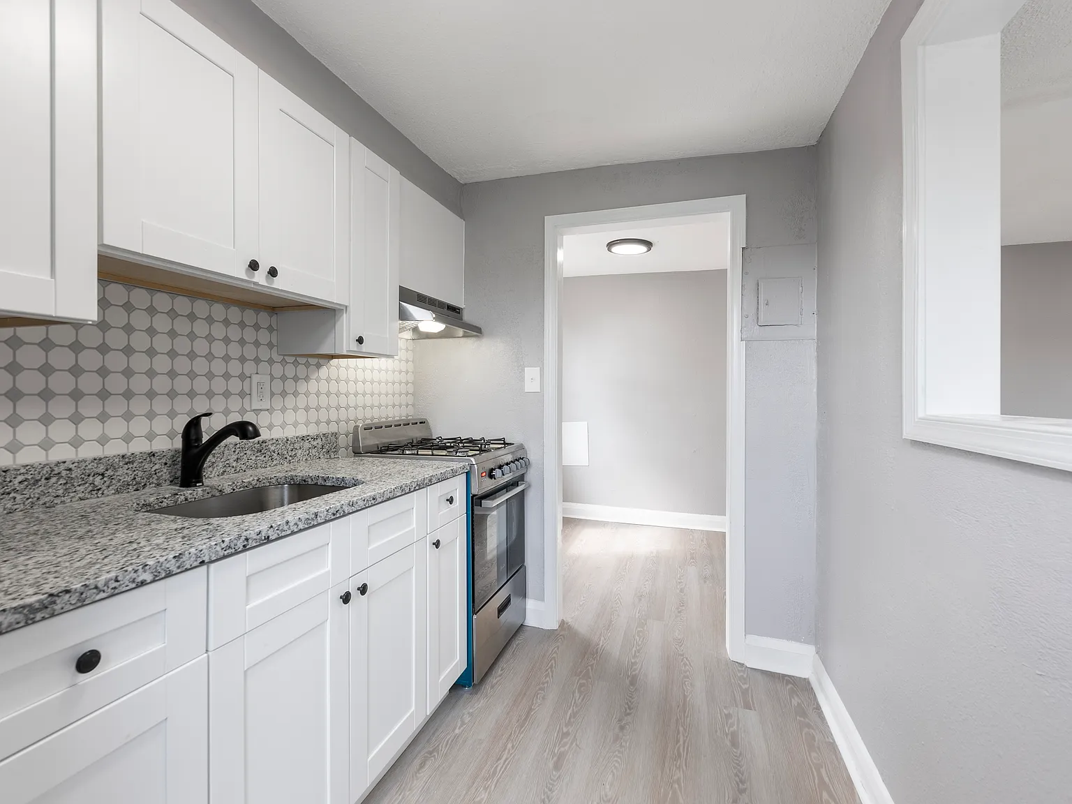 2601 Fairview Ave — Photo 3
