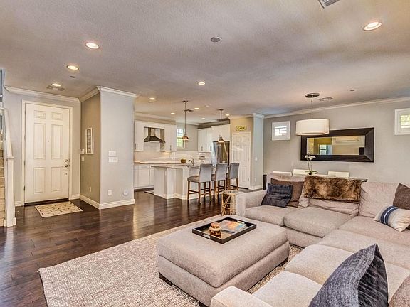 3rd image of 4626 E Beck Ln